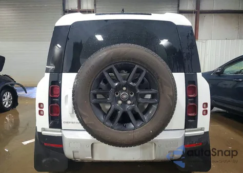 2025 Land Rover Defender 90 S z USA, uszkodzony, nr VIN SALEJ6EX2S2384245